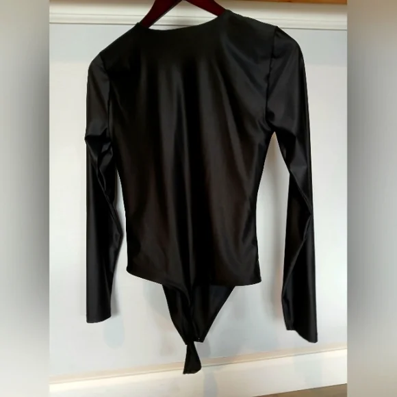 NWOT Babaton Satinette Crew Longsleeve Bodysuit Women's Size M - Picture 6 of 8